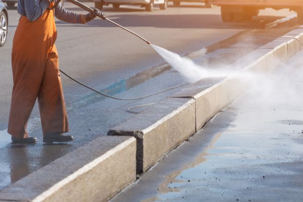 Cost of Commercial Concrete Cleaning in De Pere