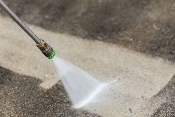 Cost of Garage Floor Power Washing in De Pere