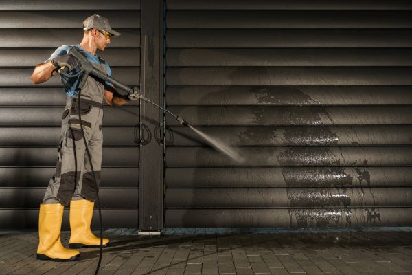 Cost of Garage Pressure Washing in De Pere
