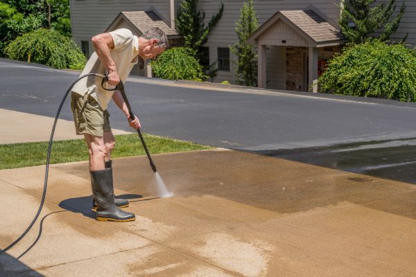 Cost of Concrete Pressure Cleaning in De Pere