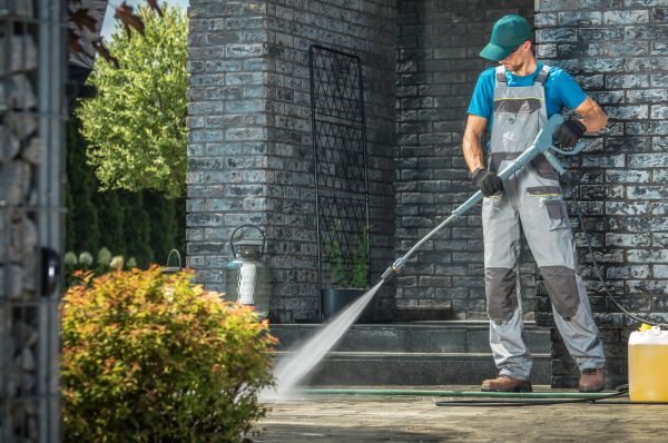Cost of Outside House Cleaning in De Pere
